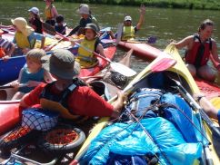 Happy_Boatpeople-Jugendwanderfahrt_Weser_2008.JPG