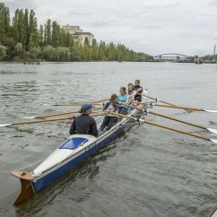 Mädchenvierer beim Ablegen vom Steg